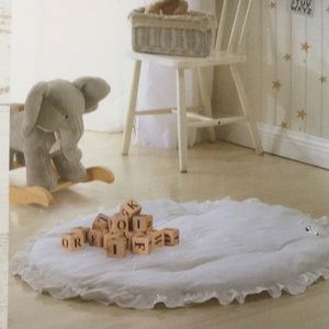 NWT Beautiful ruffled round baby play mat